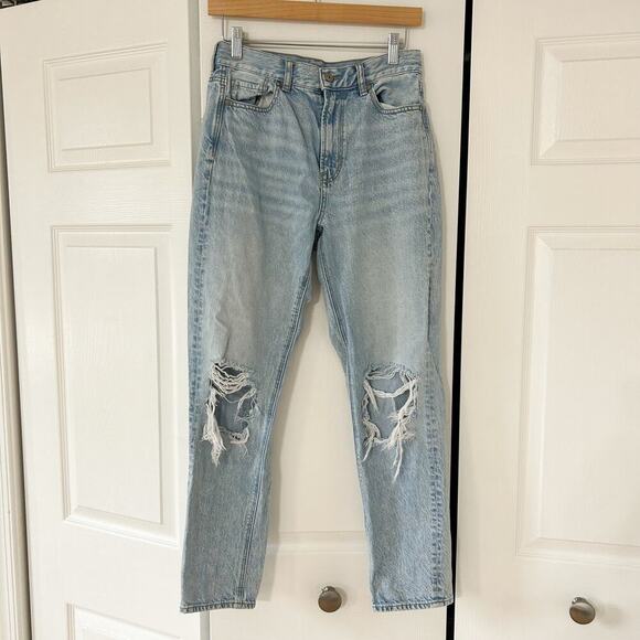 NWOT American Eagle Strigid Ripped Mom Jeans Light Wash Women’s Size 4 - Picture 9 of 9
